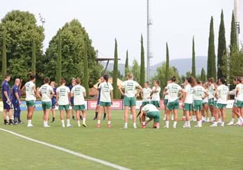 L’Italia corre verso EURO 2025: ultimi giorni di lavoro a Coverciano, venerdì la partenza per la Svizzera. Soffia lascia il raduno per infortunio
